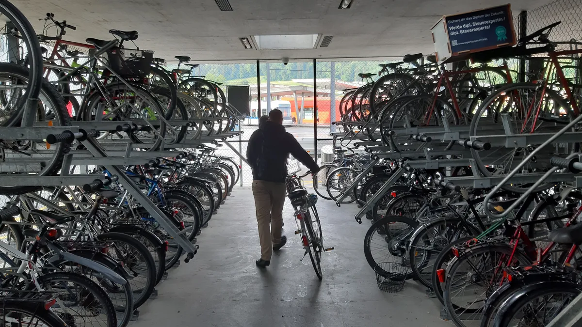 Veloabstellplatz Räumung Bahnhof Stettbach